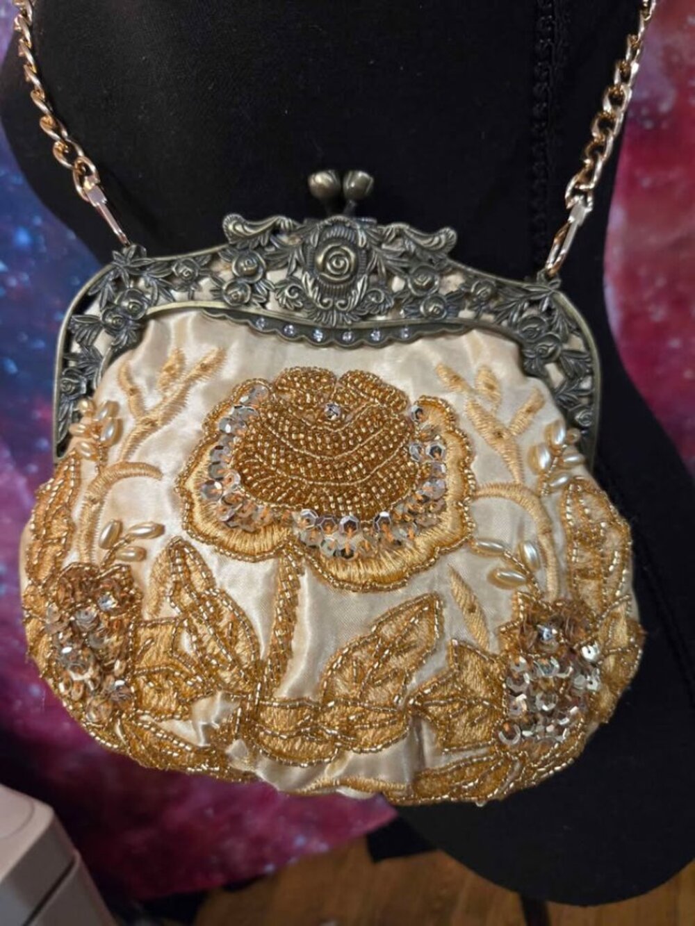 Vintage Antique Glass Beaded Sequins Metal Hardware Crystal Kisslock Bag Purse
